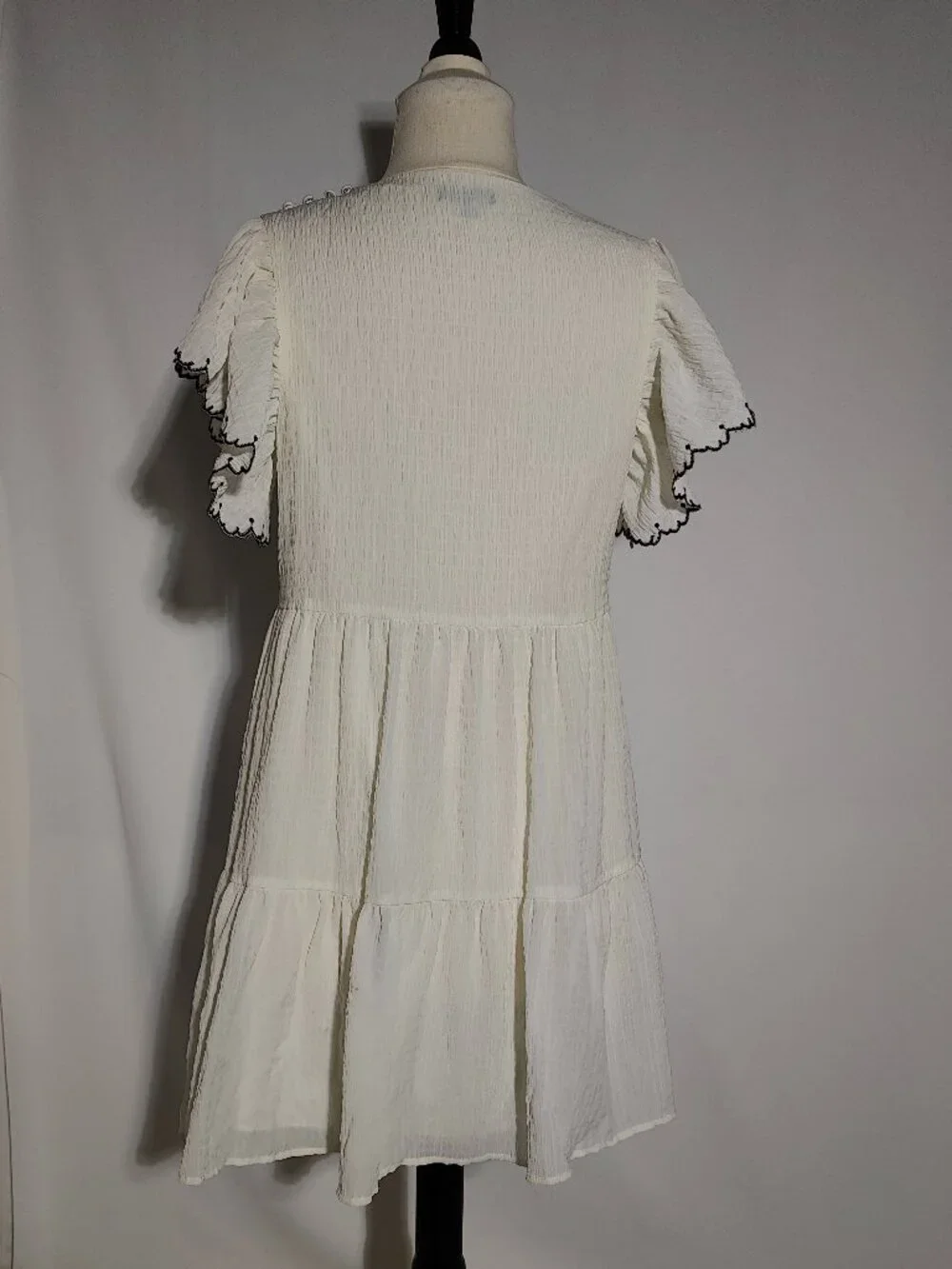 Who What Wear Ivory Crinkle Tiered Flutter Sleeve Mini Dress Size XS